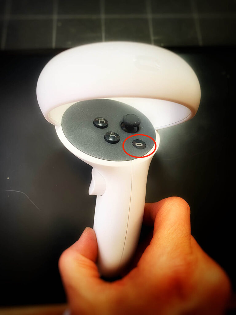 右手用コントローラーにあるオキュラスボタン