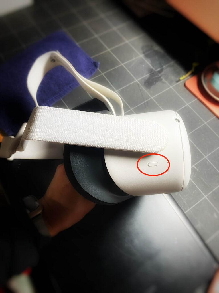 Oculus Quest 2本体電源の位置